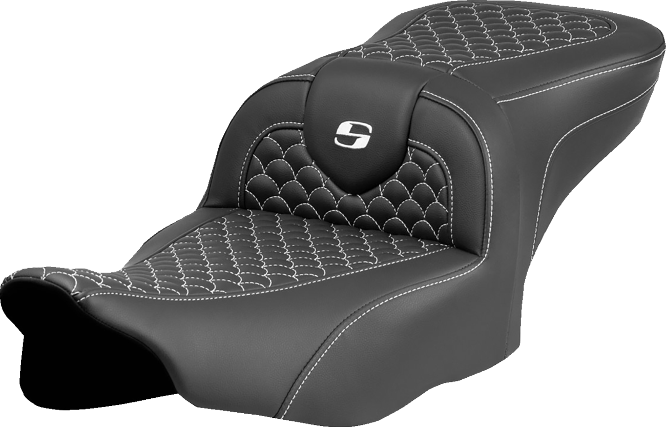 Asiento Dragon Scale Stitch RoadSofa™ - Asiento Roadsofa™ - Dragon Scale Stitch - Punto blanco - sin respaldo - FLTR/FLHX '23-'24