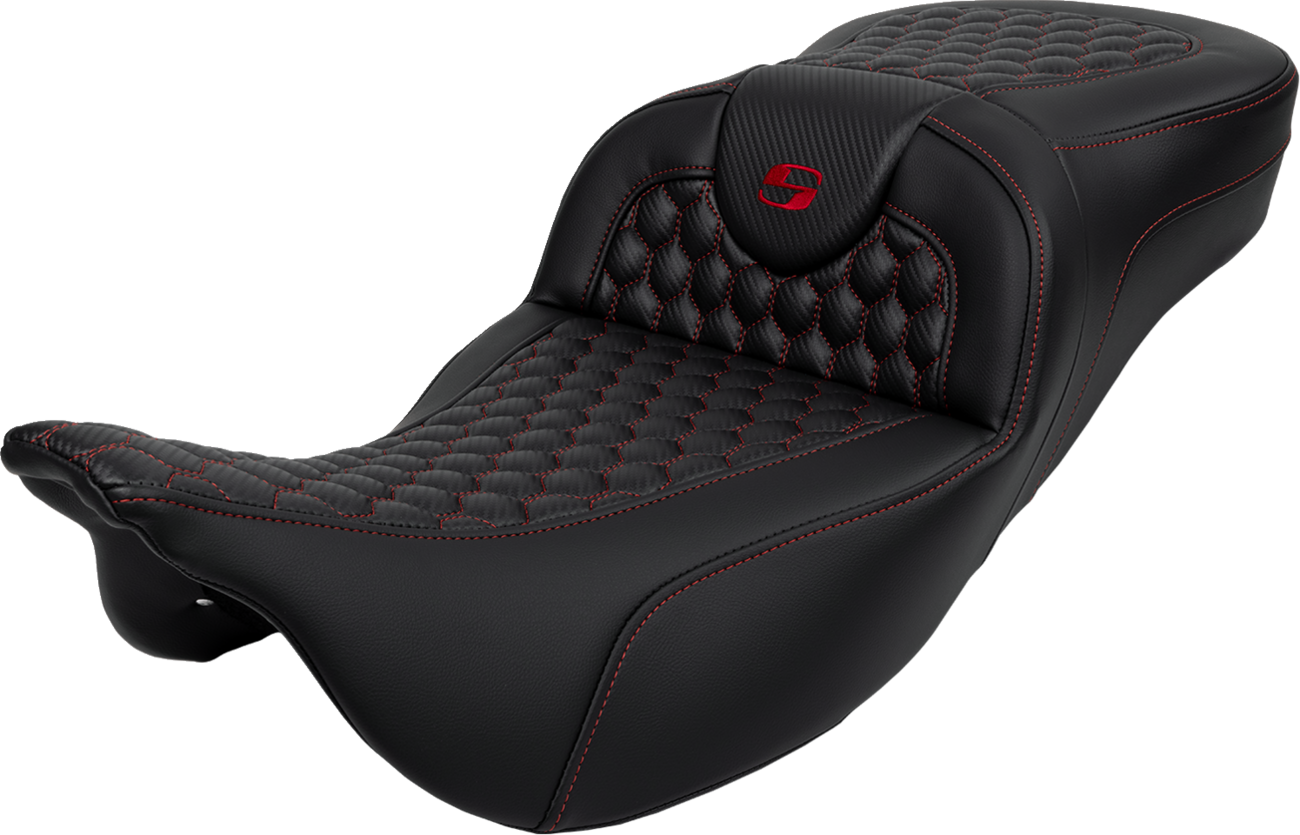 Asiento Honeycomb Roadsofa™ - Asiento RoadSofa™ - Honeycomb - Costura roja - Alcance extendido - sin respaldo - FLH/FLT '08-'24