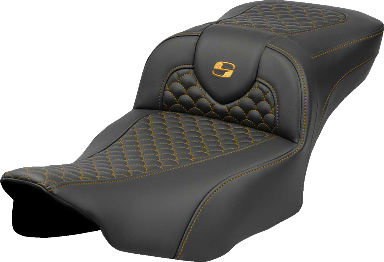 Asiento Dragon Scale Stitch RoadSofa™ - Asiento de alcance extendido Roadsofa™ - Dragon Scale Stitch - Punto dorado - sin respaldo - FLTR/FLHX '23-'24