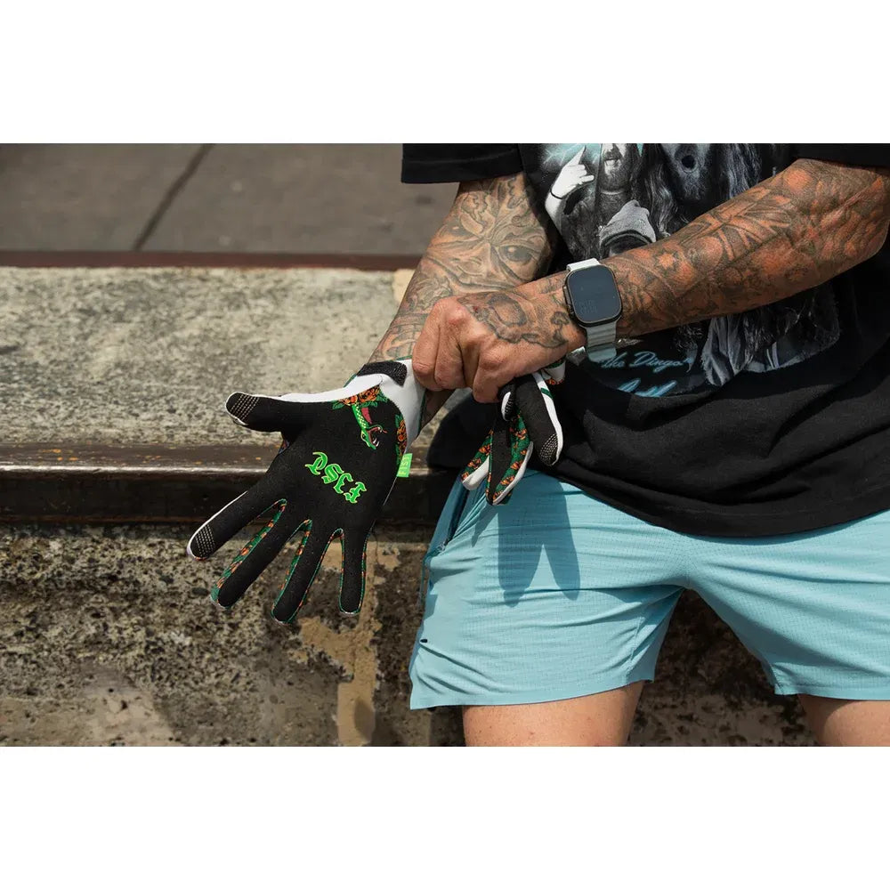 Guantes venenosos atados