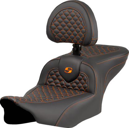 Asiento Dragon Scale Stitch RoadSofa™ - Asiento Roadsofa™ - Dragon Scale Stitch - Punto naranja - con respaldo - FLTR/FLHX '23-'24