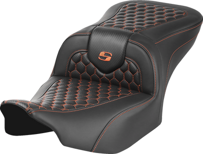 Asiento Honeycomb Roadsofa™ - Asiento Roadsofa™ - sin respaldo - Honeycomb - Puntada naranja - FLTR/FLHX '23-'24