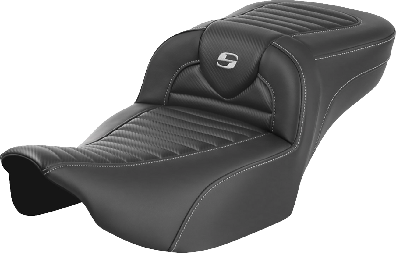 Asiento de alcance extendido Roadsofa™ - Asiento de alcance extendido Roadsofa™ - sin respaldo - Tuck-n-Roll - Fibra de carbono - FLTR/FLHX '23-'24