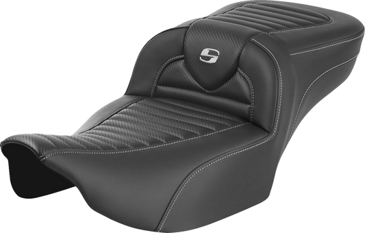 Asiento de alcance extendido Roadsofa™ - Asiento de alcance extendido Roadsofa™ - sin respaldo - Tuck-n-Roll - Fibra de carbono - FLTR/FLHX '23-'24