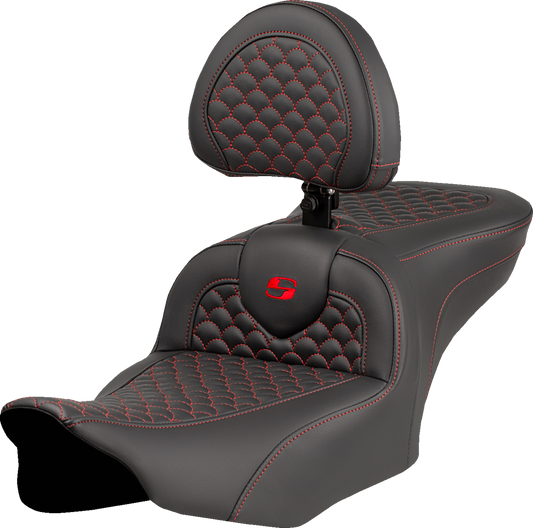 Asiento Dragon Scale Stitch RoadSofa™ - Asiento Roadsofa™ - Dragon Scale Stitch - Punto rojo - con respaldo - FLTR/FLHX '23-'24