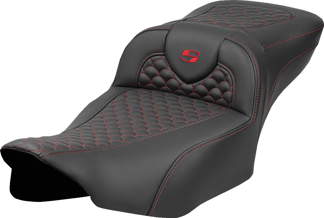 Asiento Dragon Scale Stitch RoadSofa™ - Asiento de alcance extendido Roadsofa™ - Dragon Scale Stitch - Punto rojo - sin respaldo - FLTR/FLHX '23-'24