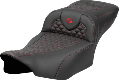 Asiento Dragon Scale Stitch RoadSofa™ - Asiento de alcance extendido Roadsofa™ - Dragon Scale Stitch - Punto rojo - sin respaldo - FLTR/FLHX '23-'24
