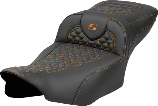 Asiento Dragon Scale Stitch RoadSofa™ - Asiento de alcance extendido Roadsofa™ - Dragon Scale Stitch - Punto naranja - sin respaldo - FLT/FLH '23-'24