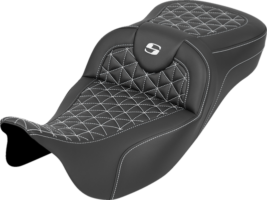 Asiento RoadSofa™ Tri Gripper - Asiento RoadSofa™ Tri Gripper - Alcance extendido - Costura blanca - sin respaldo - FLH/FLT '08-'25