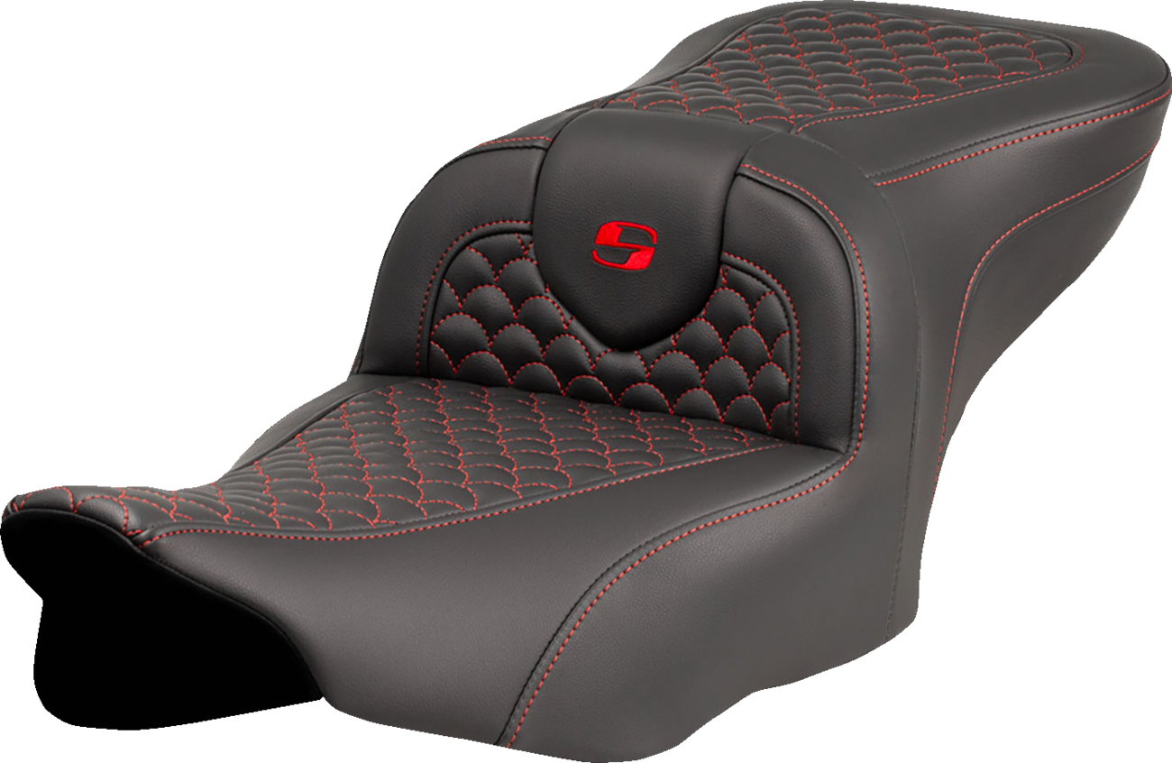 Asiento Dragon Scale Stitch RoadSofa™ - Asiento Roadsofa™ - Dragon Scale Stitch - Punto rojo - sin respaldo - FLTR/FLHX '23-'24