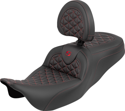 Asiento RoadSofa™ Tri Gripper - Asiento RoadSofa™ Tri Gripper - Alcance estándar - Costura roja - con respaldo - FLH/FLT '08-'25