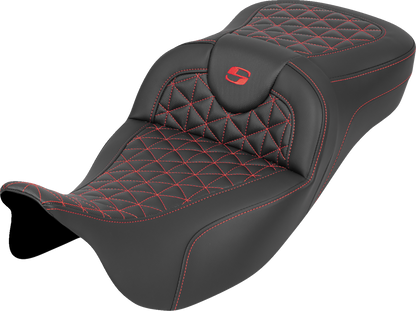 Asiento RoadSofa™ Tri Gripper - Asiento RoadSofa™ Tri Gripper - Alcance extendido - Costura roja - sin respaldo - FLH/FLT '08-'25
