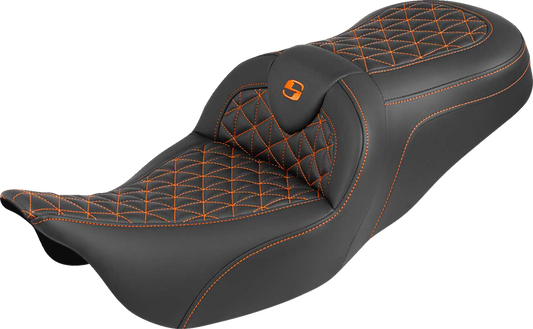 Asiento RoadSofa™ Tri Gripper - Asiento RoadSofa™ Tri Gripper - Alcance estándar - Costura naranja - sin respaldo - FLH/FLT '08-'25