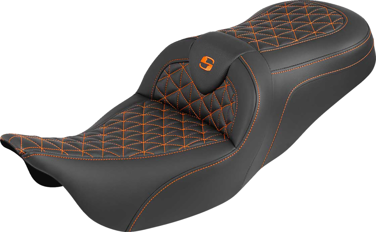 Asiento RoadSofa™ Tri Gripper - Asiento RoadSofa™ Tri Gripper - Alcance estándar - Costura naranja - sin respaldo - FLH/FLT '08-'25