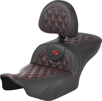 Asiento Roadsofa™ con costura de celosía - Asiento RoadSofa™ - con respaldo - Fibra de carbono - Costura de celosía - Costura roja - FLTR/FLHX '23-'24