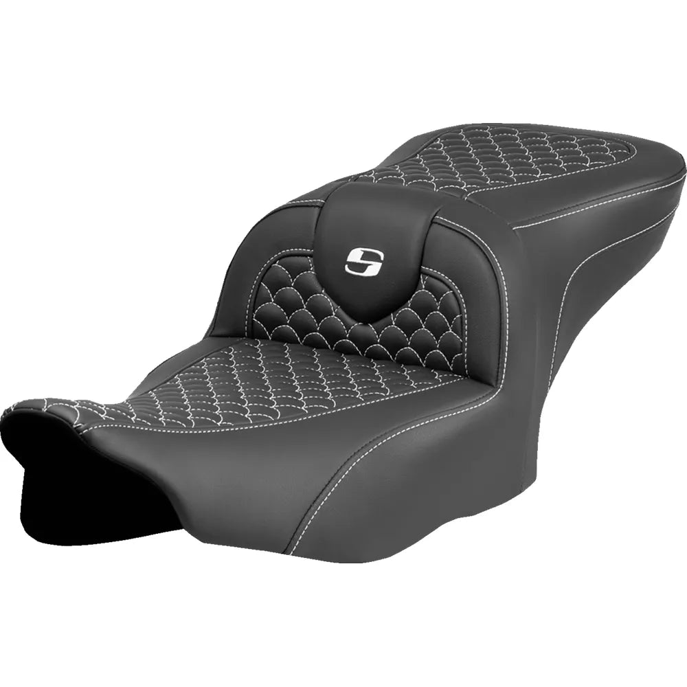 Asiento Dragon Scale Stitch RoadSofa™ - Asiento Roadsofa™ - Dragon Scale Stitch - Punto blanco - sin respaldo - FLTR/FLHX '23-'24