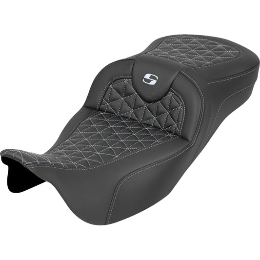 Asiento RoadSofa™ Tri Gripper - Asiento RoadSofa™ Tri Gripper - Alcance extendido - Costura plateada - sin respaldo - FLH/FLT '08-'25