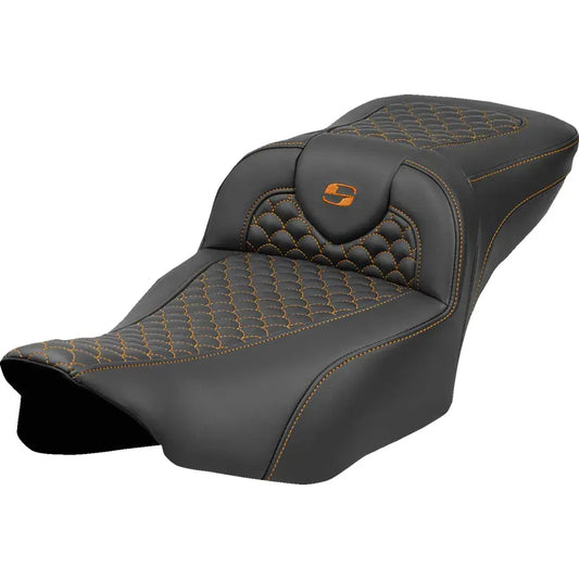 Asiento Dragon Scale Stitch RoadSofa™ - Asiento de alcance extendido Roadsofa™ - Dragon Scale Stitch - Punto naranja - sin respaldo - FLT/FLH '23-'24