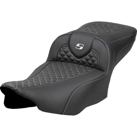 Asiento Dragon Scale Stitch RoadSofa™ - Asiento de alcance extendido Roadsofa™ - Dragon Scale Stitch - Costura plateada - sin respaldo - FLT/FLH '23-'24