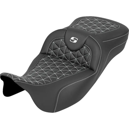 Asiento RoadSofa™ Tri Gripper - Asiento RoadSofa™ Tri Gripper - Alcance extendido - Costura blanca - sin respaldo - FLH/FLT '08-'25