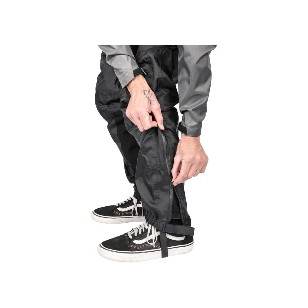 Pantalones de lluvia misión