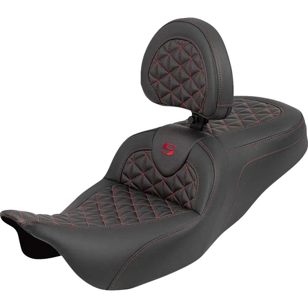 Asiento RoadSofa™ Tri Gripper - Asiento RoadSofa™ Tri Gripper - Alcance estándar - Costura roja - con respaldo - FLH/FLT '08-'25
