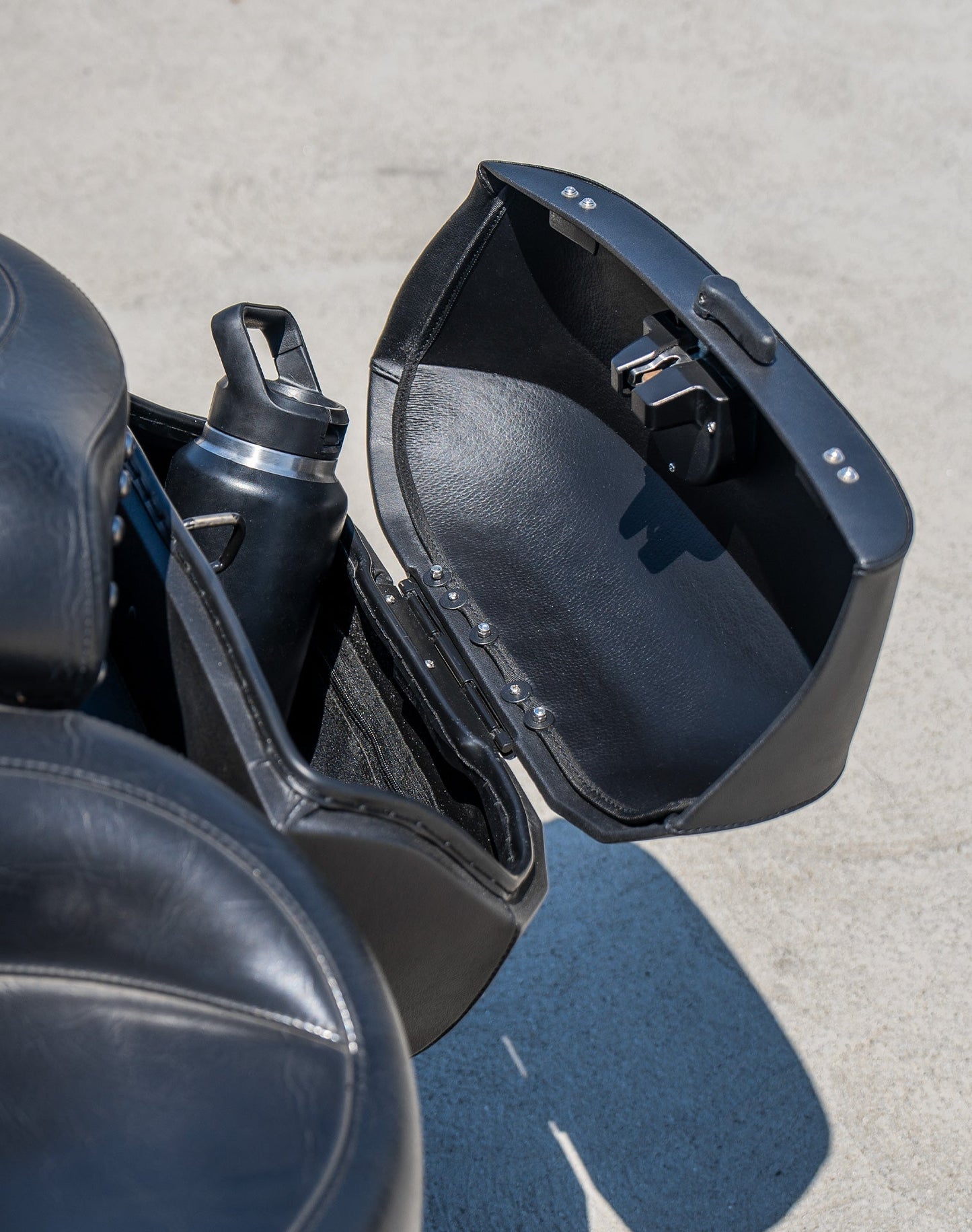 36L - Lamellar Raven Extra Large Honda Shadow 1100 Spirit Shock Cut-out Leather Covered Motocicleta Hard Alforjas