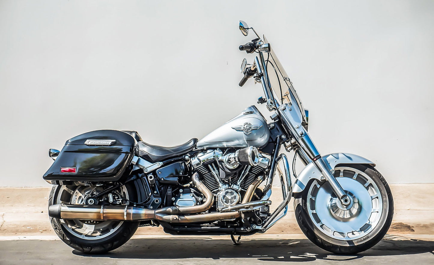 44L - Lamellar Stallion Extra Large Painted Motocicleta Hard Alforjas para Harley Softail Fat Boy FLFB/S