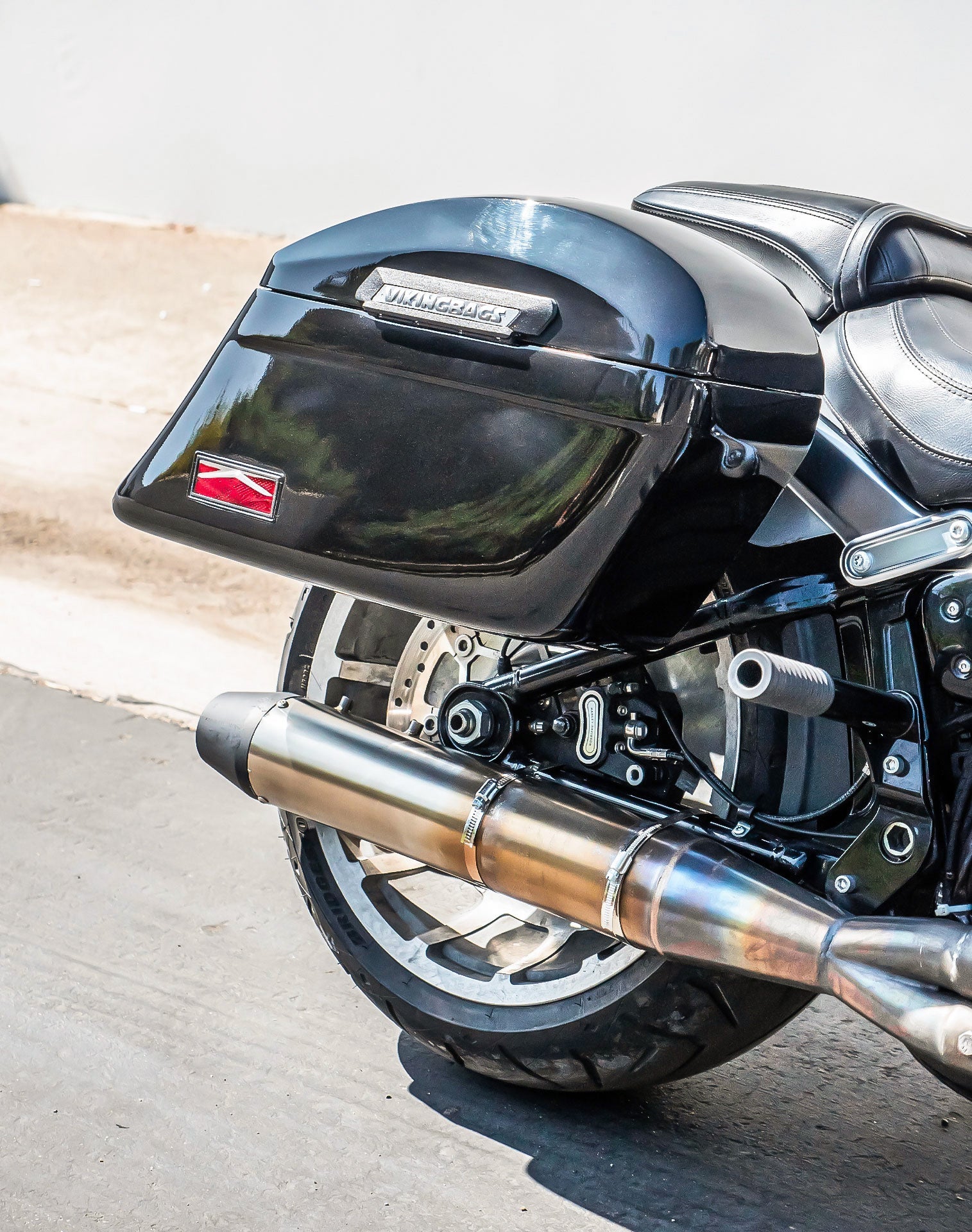 44L - Lamellar Stallion Extra Large Painted Motocicleta Hard Alforjas para Harley Softail Fat Boy FLFB/S