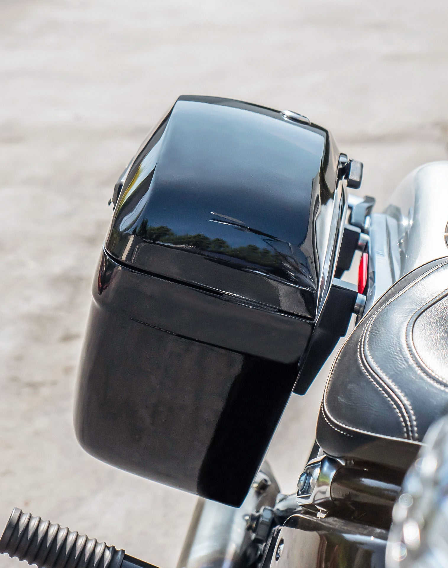 44L - Lamellar Stallion Extra Large Painted Motocicleta Hard Alforjas para Harley Softail Fat Boy FLFB/S