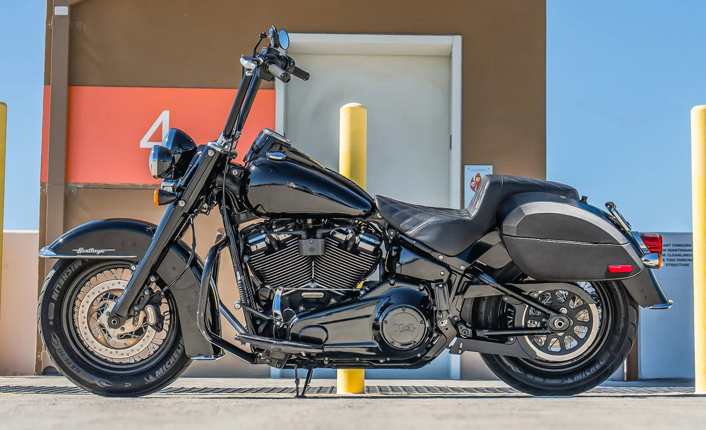 28L - Phantom Large Leather Wrapped Motocicleta Hard Alforjas para Harley Softail Heritage FLHC/S