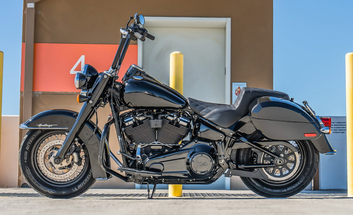 28L - Phantom Large Painted Motocicleta Hard Alforjas para Harley Softail Heritage FLHC/S