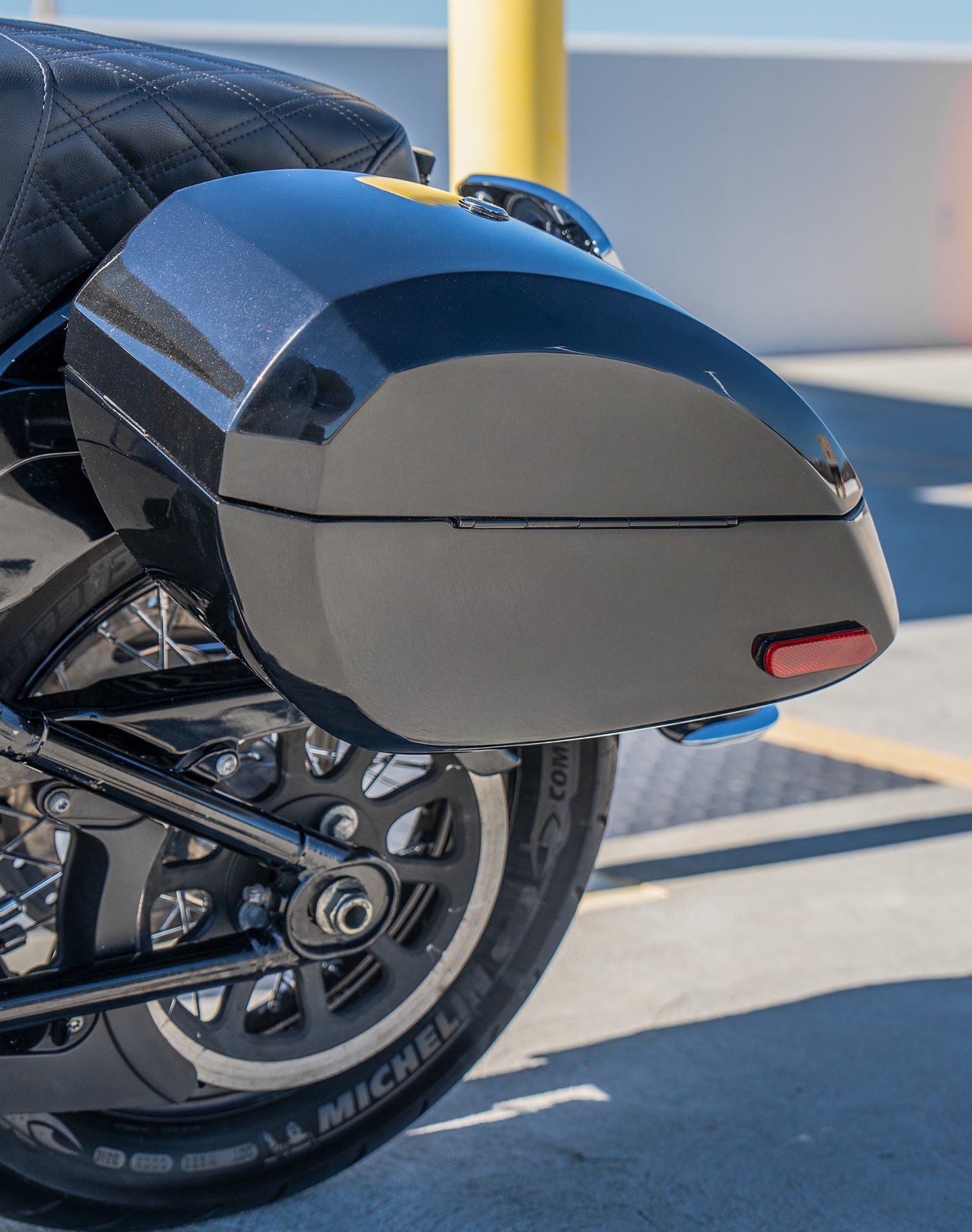 28L - Phantom Large Painted Motocicleta Hard Alforjas para Harley Softail Heritage FLHC/S