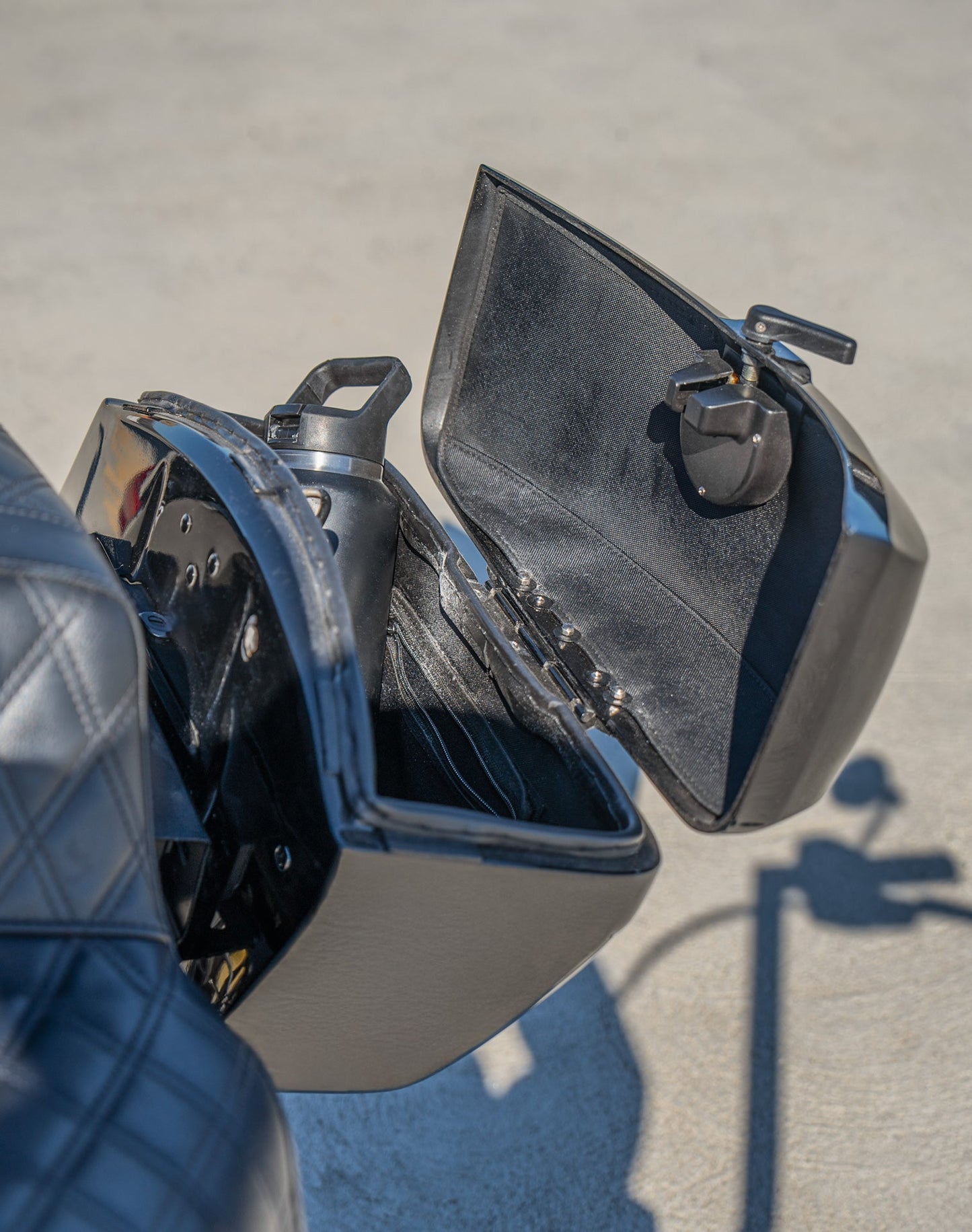 44L - Lamellar Stallion Extra Large Painted Motocicleta Hard Alforjas para Harley Softail Heritage FLHC/S