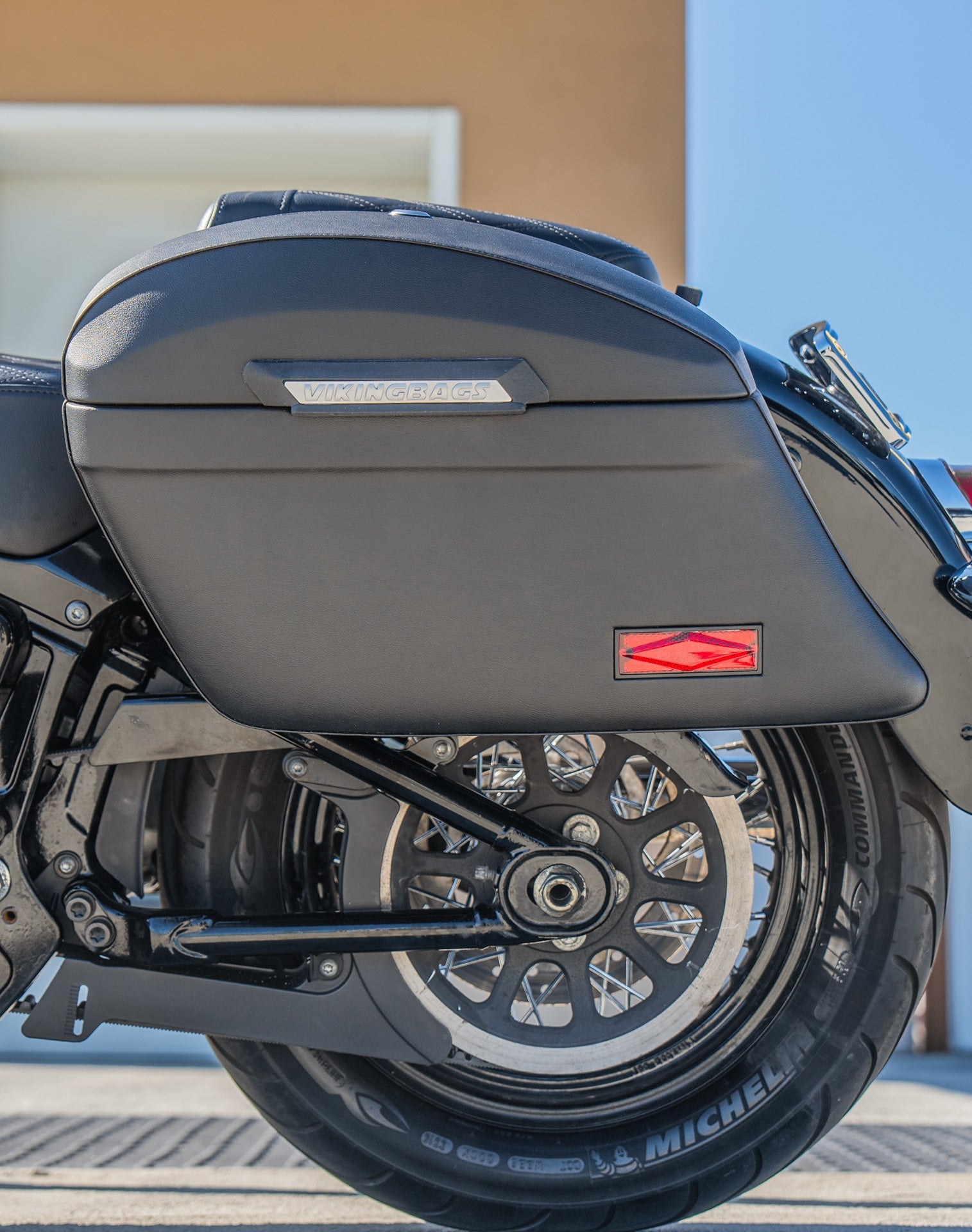 44L - Lamellar Stallion Extra Large Leather Covered Motocicleta Hard Alforjas para Harley Softail Heritage FLHC/S