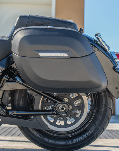 40L - Lamellar Raven Extra Large Leather Covered Motocicleta Hard Alforjas para Harley Softail Heritage FLHC/S