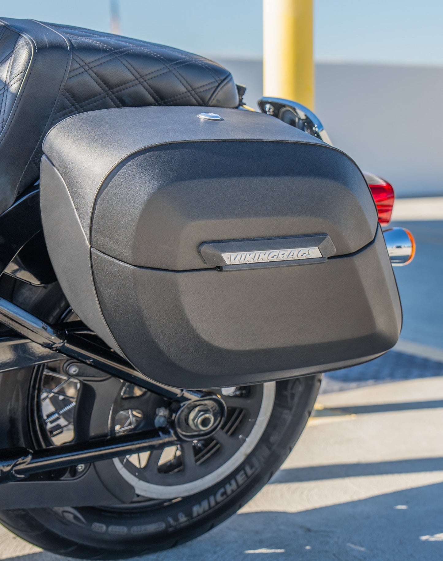 40L - Lamellar Raven Extra Large Leather Covered Motocicleta Hard Alforjas para Harley Softail Heritage FLHC/S