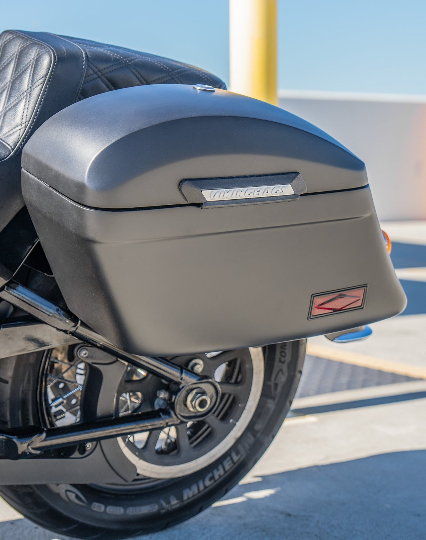 44L - Lamellar Stallion Extra Large Matte Motocicleta Hard Alforjas para Harley Softail Heritage FLHC/S