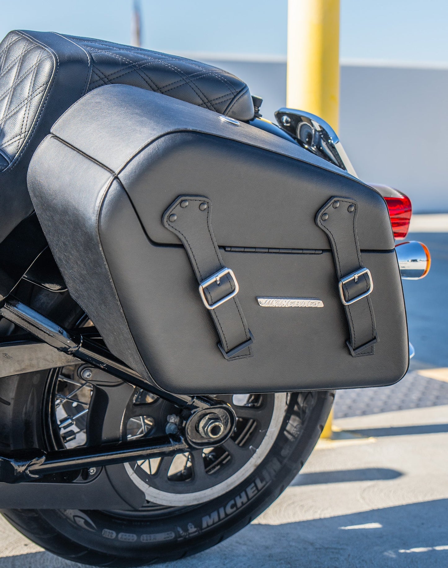 42L - Baldur Extra Large Leather Wrapped Motocicleta Hard Alforjas para Harley Softail Heritage FLHC/S
