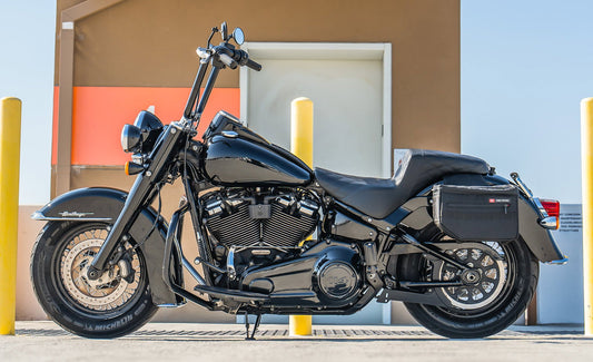18L - Patriot Medium Motocicleta Throw Over Alforjas para Harley Softail Heritage FLHC/S