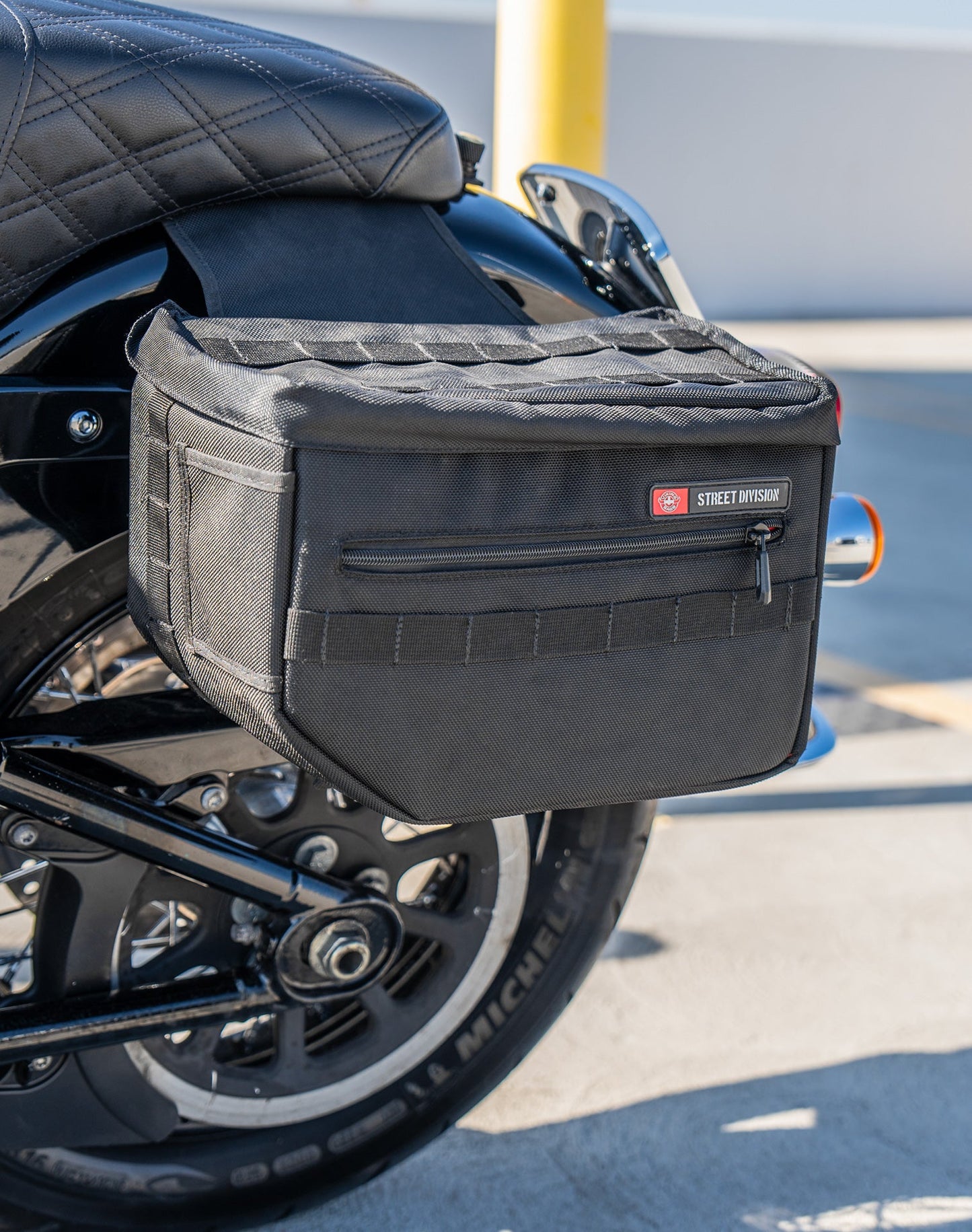 18L - Patriot Medium Motocicleta Throw Over Alforjas para Harley Softail Heritage FLHC/S