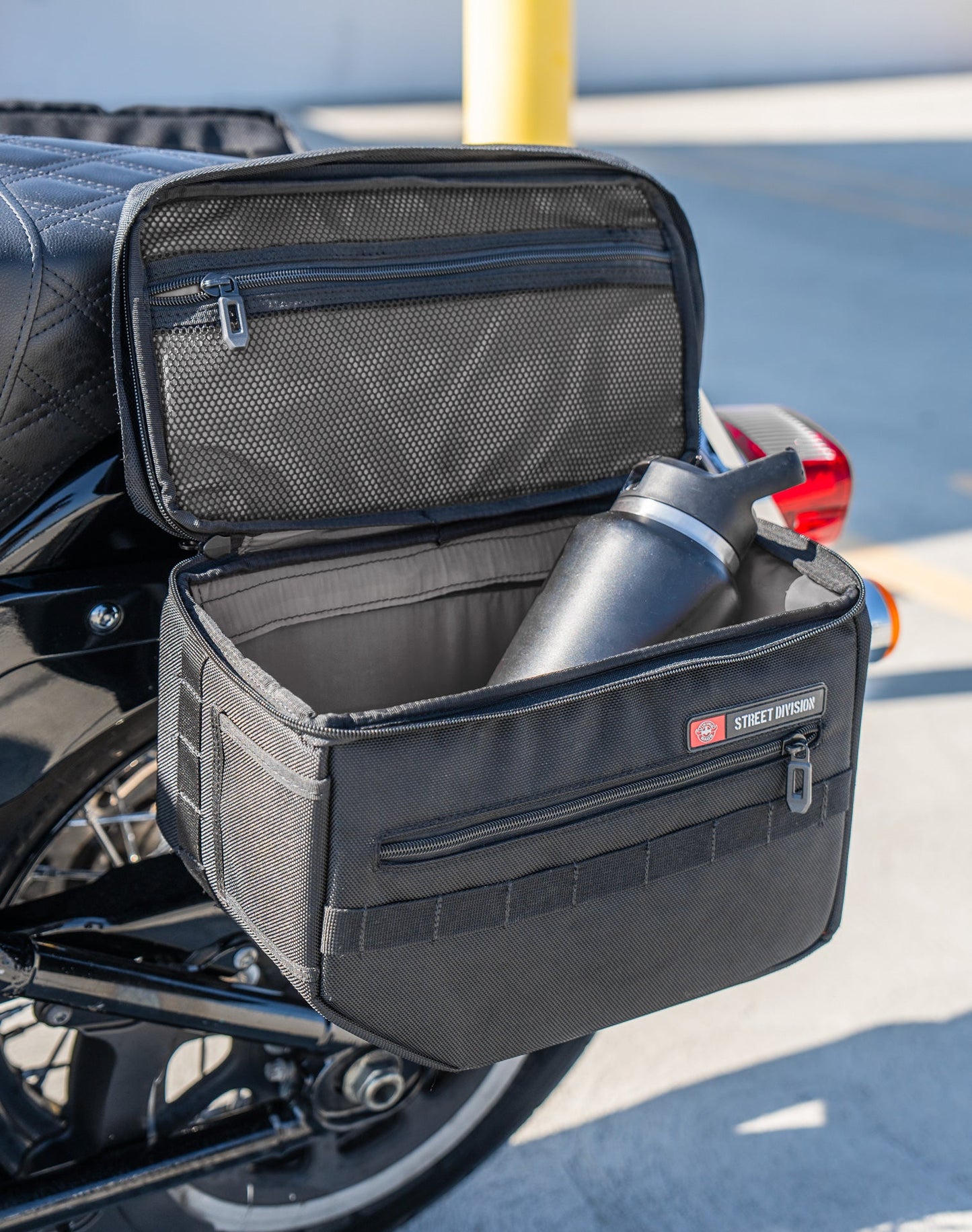 18L - Patriot Medium Motocicleta Throw Over Alforjas para Harley Softail Heritage FLHC/S