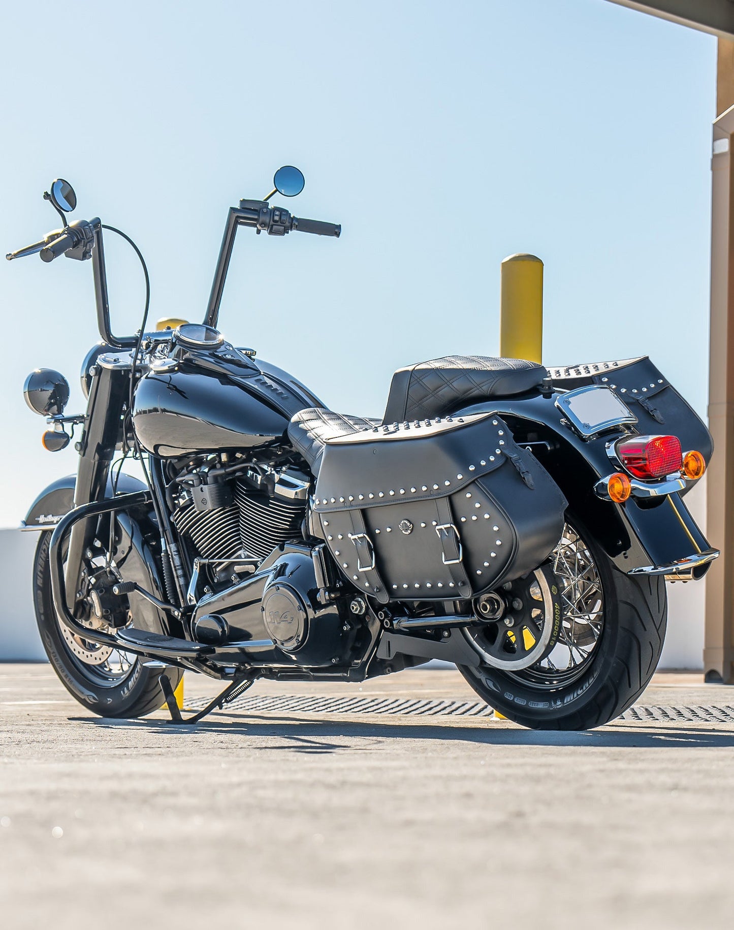 35L - Legacy Extra Large Studded Leather Motocicleta Alforjas para Harley Softail Heritage FLHC/S