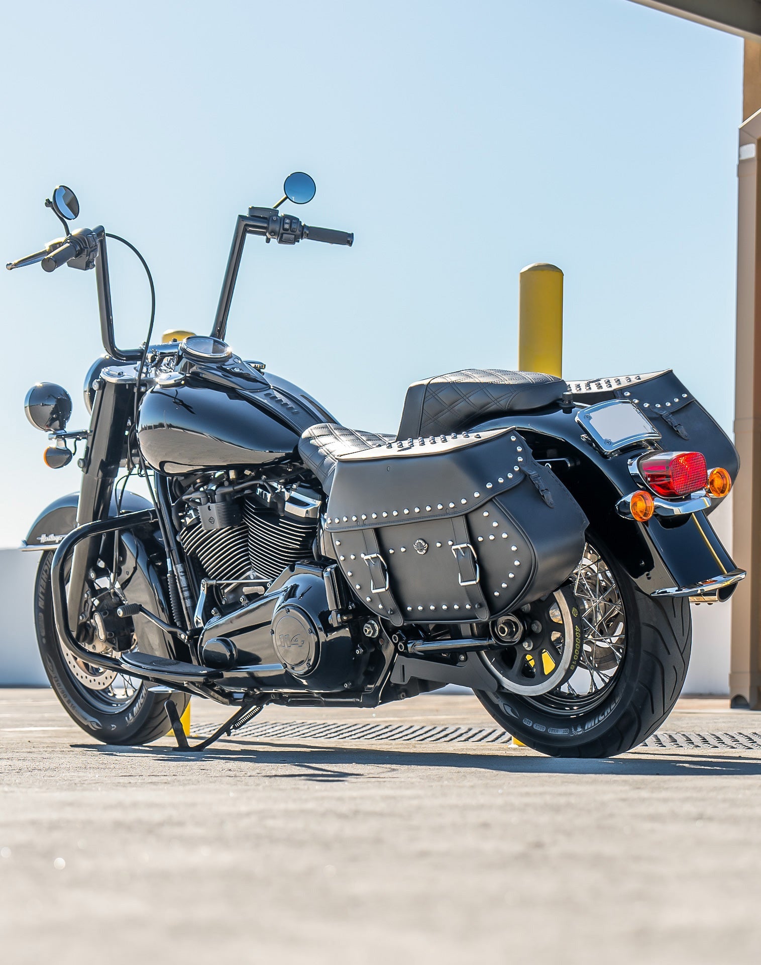 35L - Legacy Extra Large Studded Leather Motocicleta Alforjas para Harley Softail Heritage FLHC/S