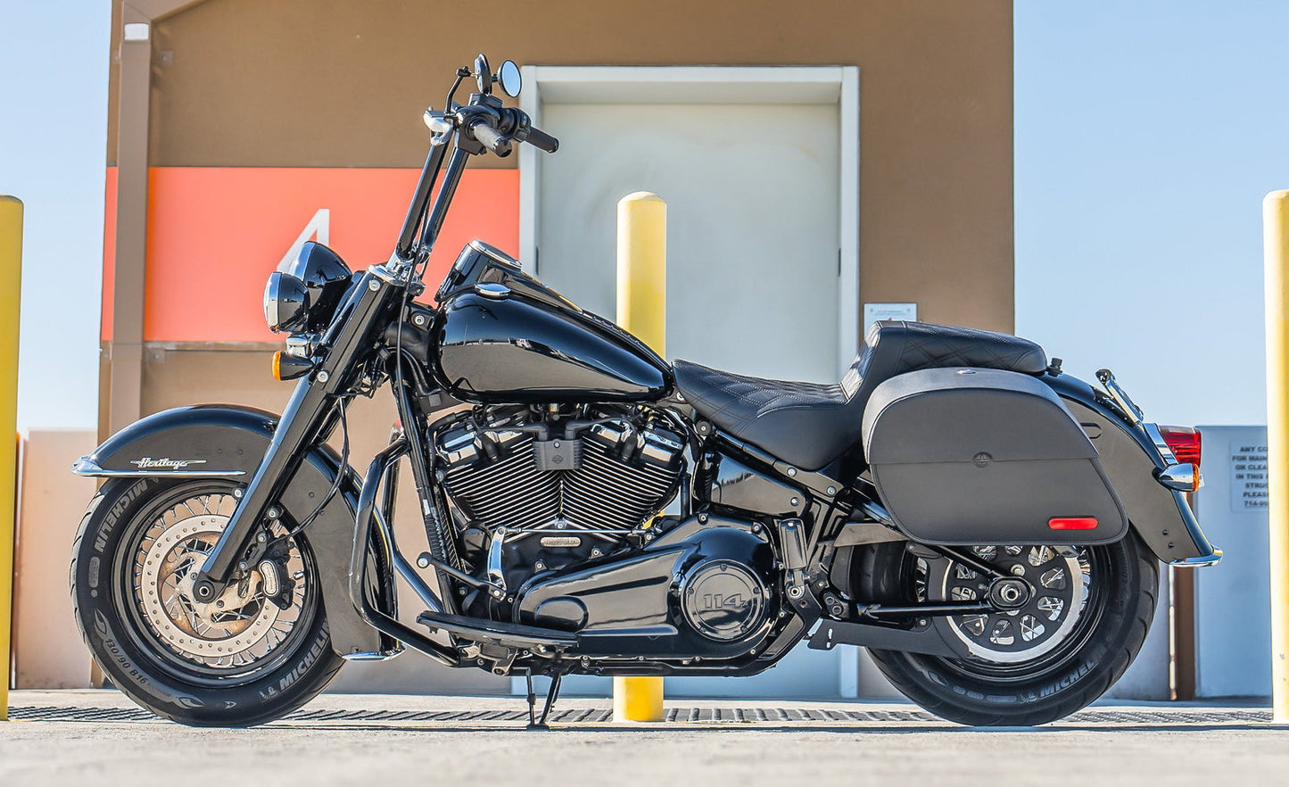 28L - Panzer Medium Hard Mount Alforjas para Harley Softail Heritage FLHC/S