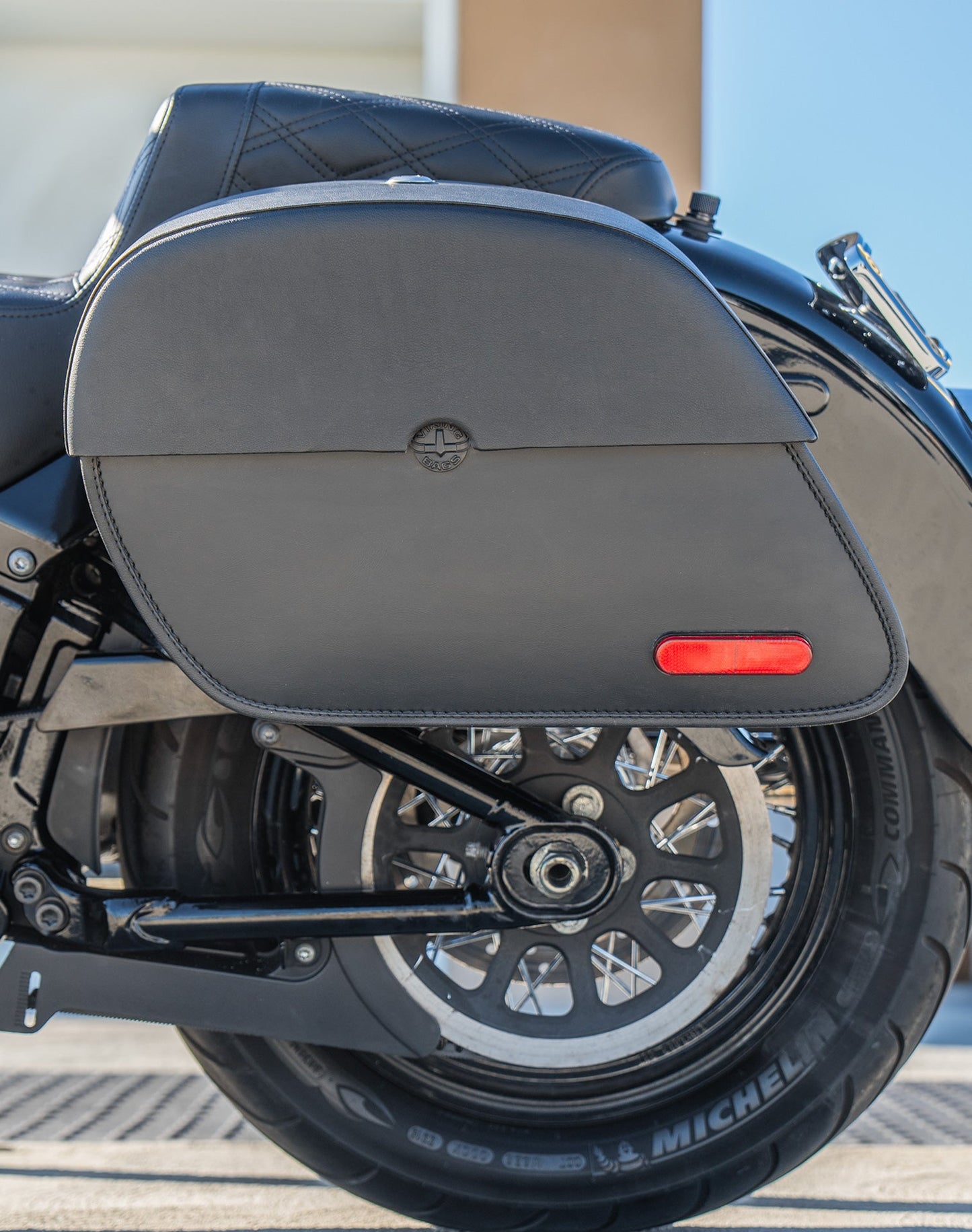 28L - Panzer Medium Hard Mount Alforjas para Harley Softail Heritage FLHC/S