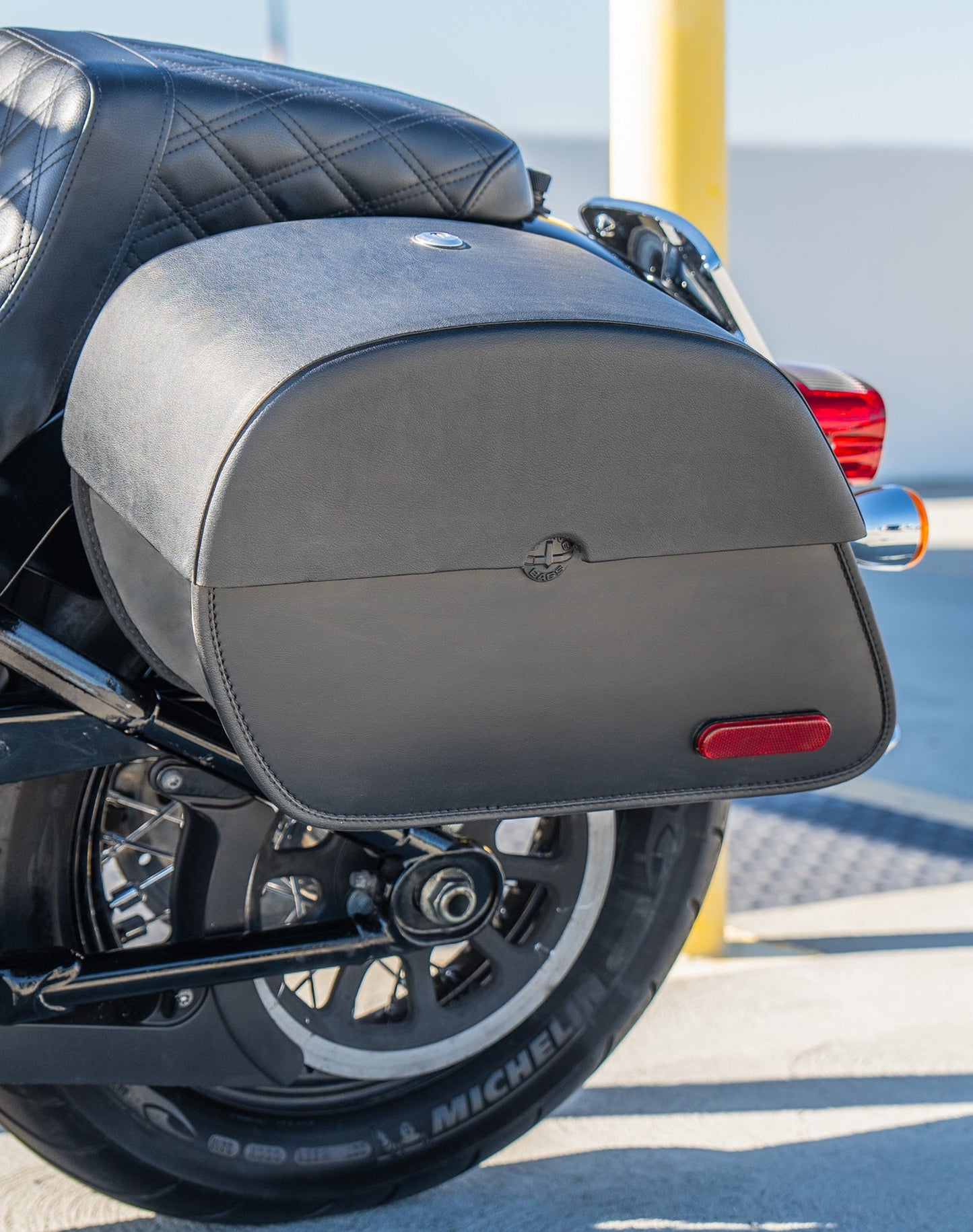 28L - Panzer Medium Hard Mount Alforjas para Harley Softail Heritage FLHC/S