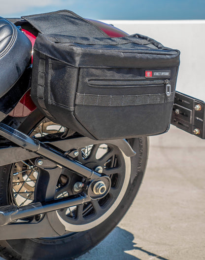 18L - Patriot Medium Throw Over Alforjas para Harley Softail Slim FLSL