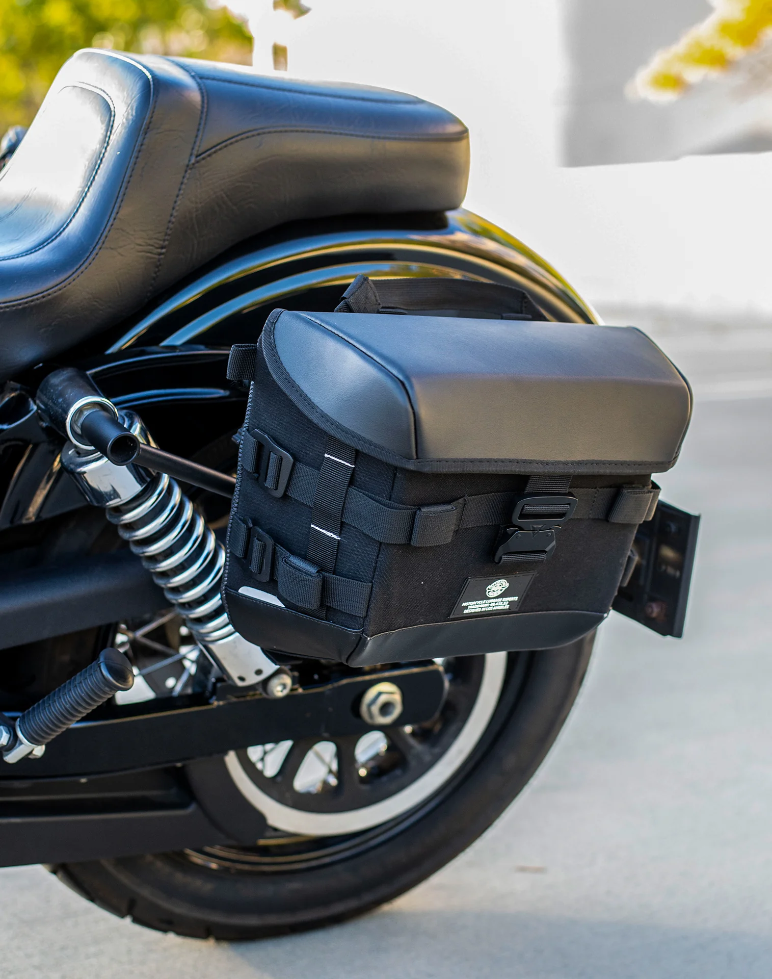 10L - Incognito Quick Mount Small Solo Alforja (Left Only) para Harley Davidson Dyna Low Rider S FXDLS
