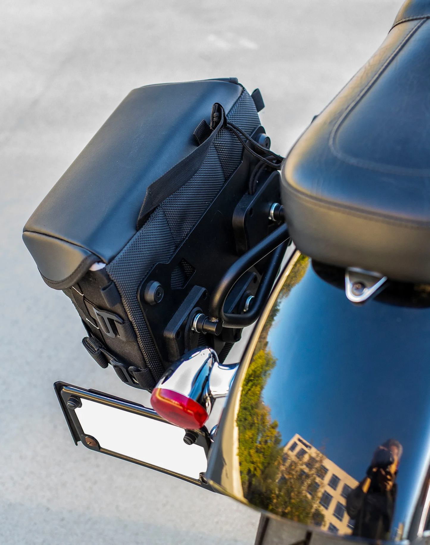 10L - Incognito Quick Mount Small Solo Alforja (Left Only) para Harley Davidson Dyna Low Rider S FXDLS